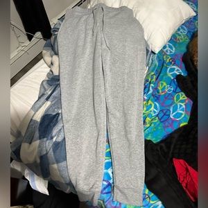 women’s grey sweatpants